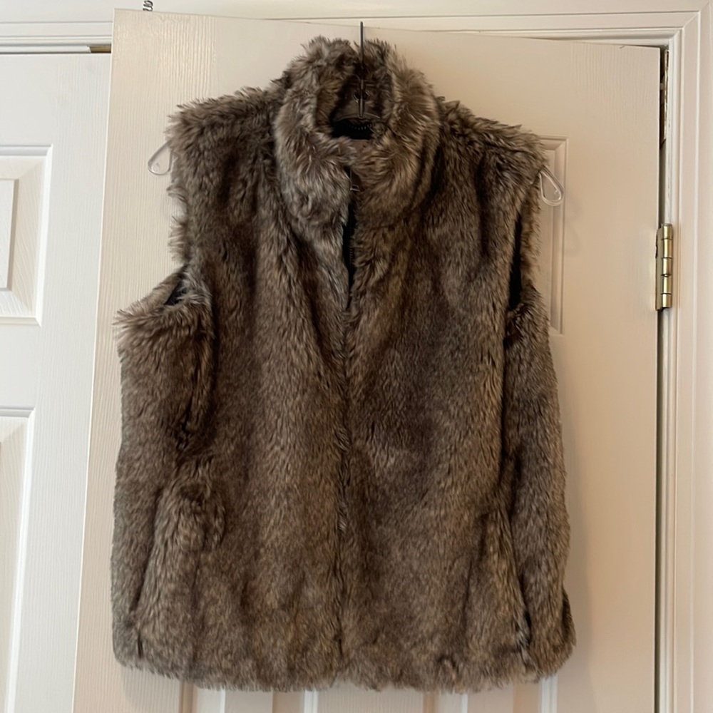 BANANA REPUBLIC FAUX FUR VEST